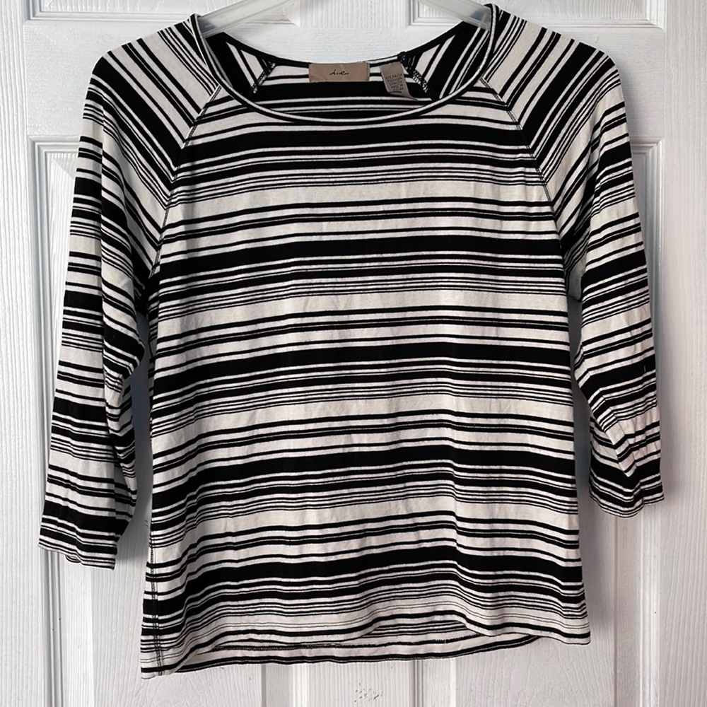 i.e. top black and white 3/4 sleeve size L